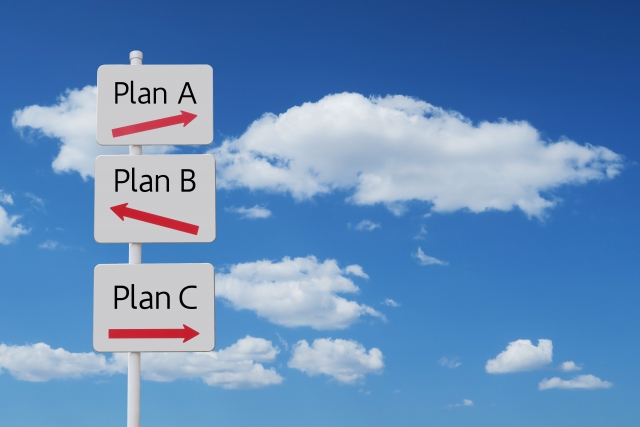 Planと書かれた3つの看板